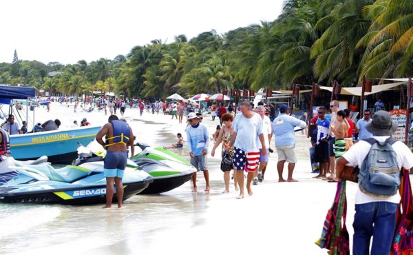 Sampedranos prefieren Roatán y Tela en octubre