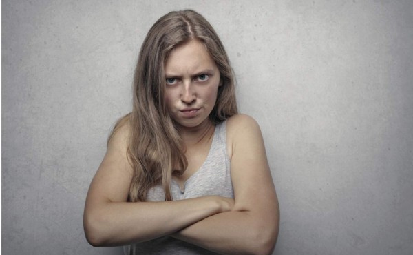 Se la pasa de las 'greñas' con su mamá