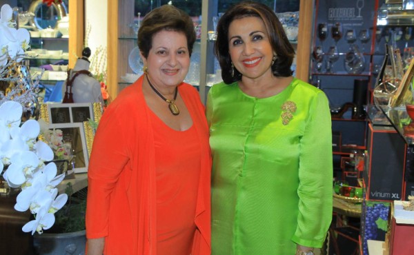 Coctel navideño en tiendas Eleganza