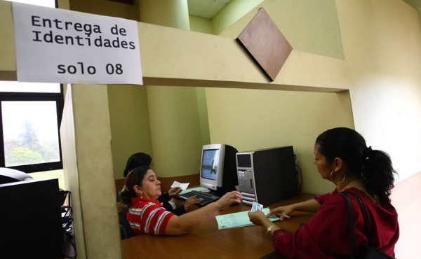 Despedirán unos 600 empleados del Registro de las Personas