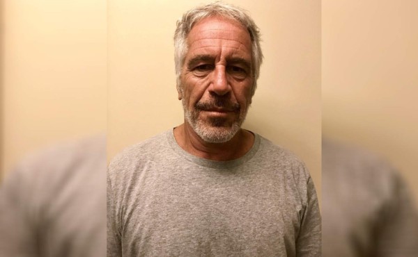 Millonario Jeffrey Epstein es hallado inconsciente en su celda