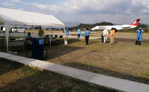Llega vuelo con 45 hondureños retornados voluntariamente desde México