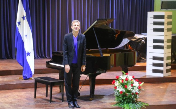 Maxime Zecchini deleita a San Pedro Sula