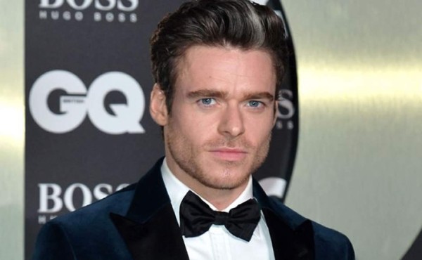 Richard Madden enloquece posando sin camisa en Instagram