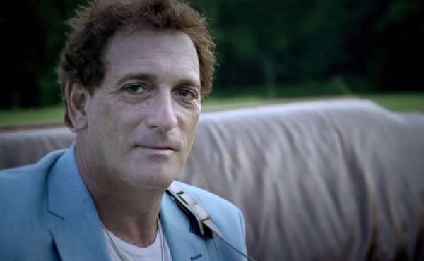 Alcanza fama a los 62 años con canción grabada en un armario&nbsp;&nbsp;