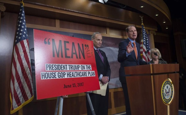 Republicanos revelan plan de salud con grandes recortes al Medicaid  
