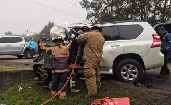 Un muerto deja accidente entre cabezal y camioneta en carretera CA-4