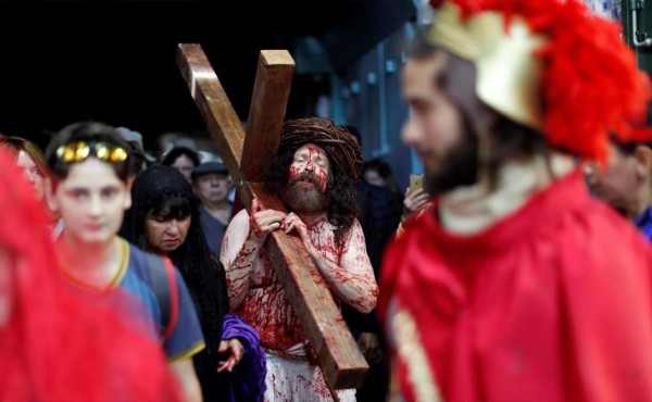 Cristianos recrean con fervor viacrucis de Jesús en callejuelas de Jerusalén  