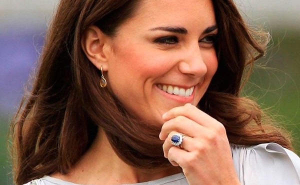 Duquesa de Cambridge usa joyas personalizadas como las de su cuñada Meghan  