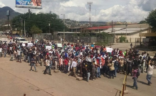 Estudiantes entregan pacíficamente las instalaciones de la Unah