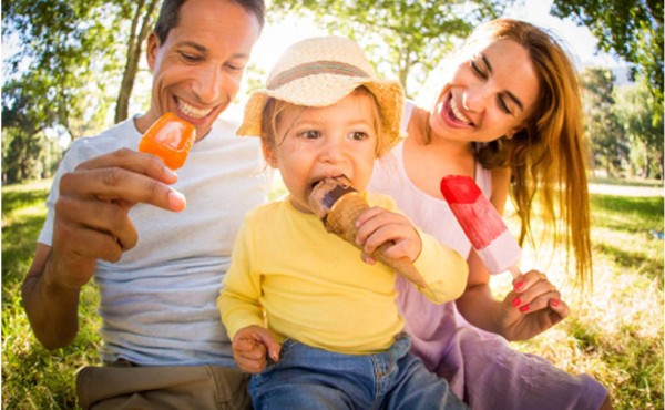 Los niños aprenden de los padres a comer