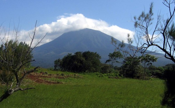 Costa Rica en alerta por erupción del volcán Rincón de la Vieja