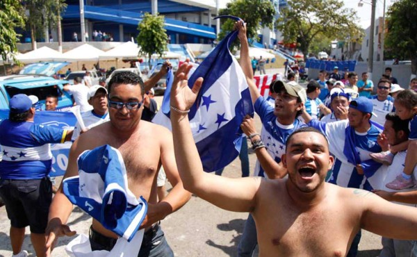 Minuto a minuto: Catrachos llegan al Cuscatlán