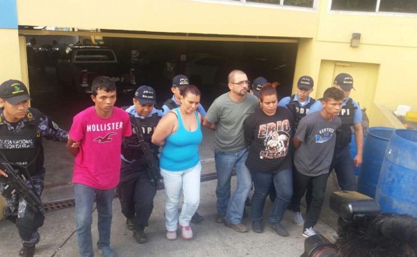 Capturan a dos hermanos en posesión de armas de guerra en El Progreso