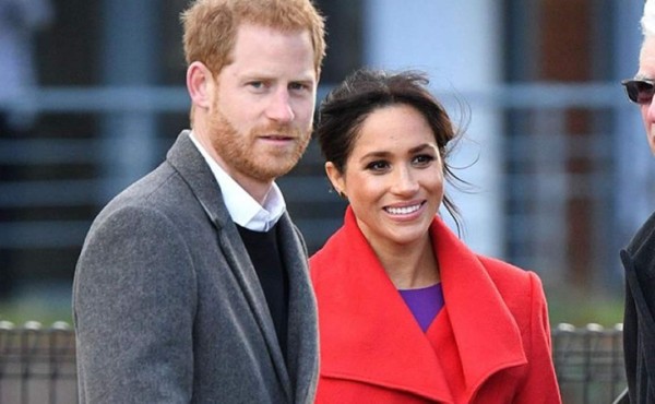 Meghan y Harry se enfrentan a los curiosos en su hogar