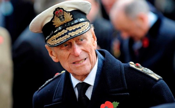 Duque de Edimburgo no desheredó a Harry de Gales