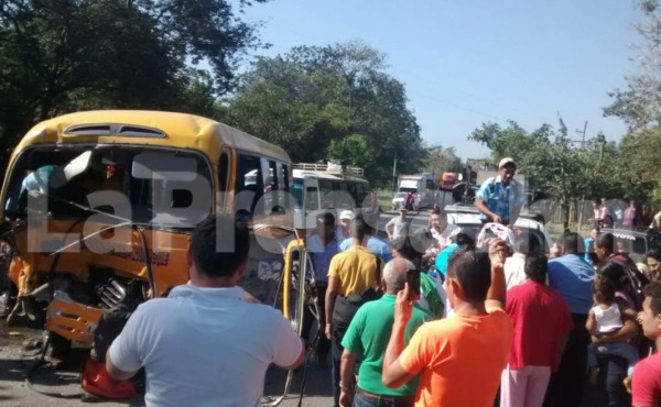 18 heridos deja accidente en Santa Bárbara