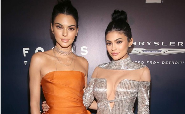 Kylie y Kendall Jenner lanzan línea de trajes de baño  