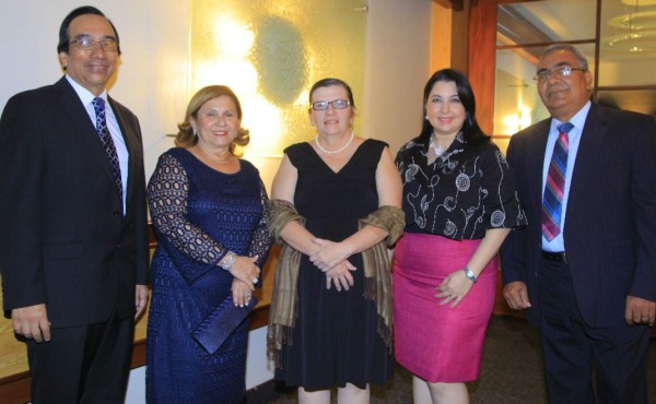 El CCS entrega su premio Esencia de mujer