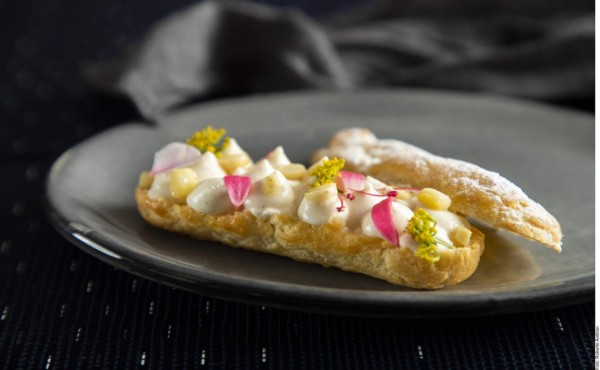 Éclair de queso de cabra y guayaba