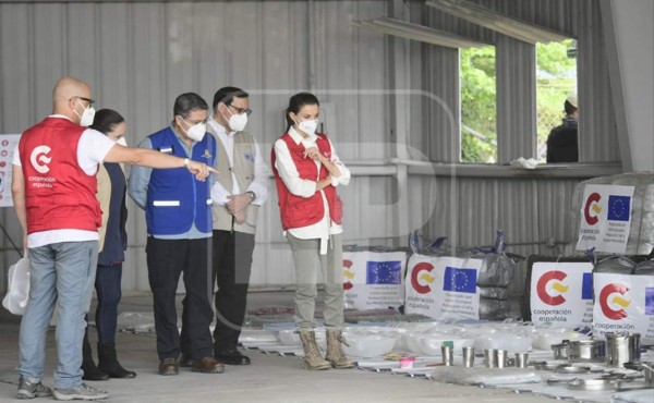 Reina Letizia entrega 120 toneladas de ayuda humanitaria para hondureños afectados por tormentas