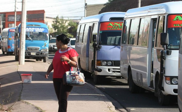 Gobierno anuncia sanciones si hay alzas en transporte