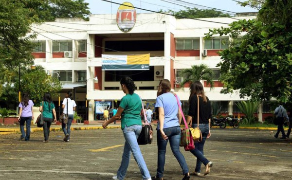 Más de 1,900 estudiantes de Unah-vs en riesgo de perder clases matriculadas
