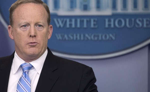 Renuncia el portavoz de la Casa Blanca Sean Spicer