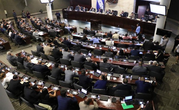 Suspenden premios Parlamentarios 2020 que otorga el Congreso Nacional