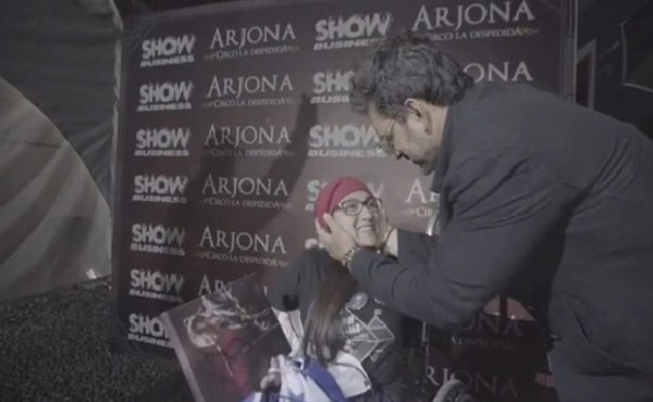 Ricardo Arjona cumple el sueño de una hondureña