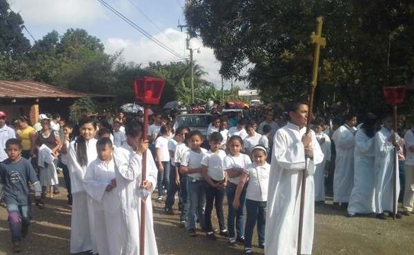 Católicos abarrotan templo del Cristo Negro en El Progreso