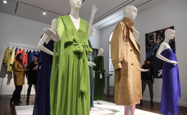 Catherine Deneuve subasta con éxito su armario YSL&nbsp;&nbsp;