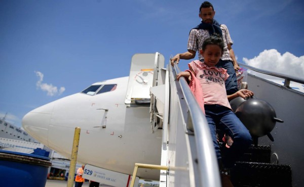 Más de 2,000 hondureños llegarán deportados esta semana desde México y EEUU