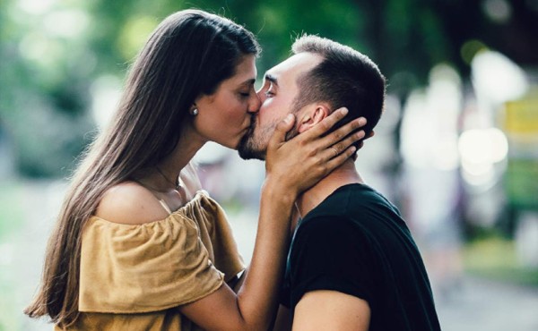 Razones para besar más seguido a tu pareja