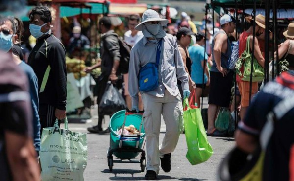 Costa Rica aplicará mayor apertura de comercios durante septiembre