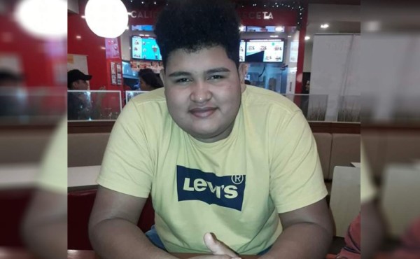 Detienen a policía que disparó durante una persecución a un joven