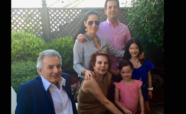 Hijos de Mario Vargas Llosa apoyan a su mamá