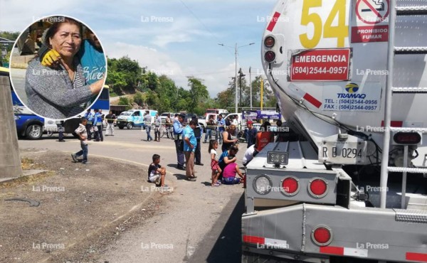 Rastra atropella a mujer mientras esperaba cambio de luz del semáforo