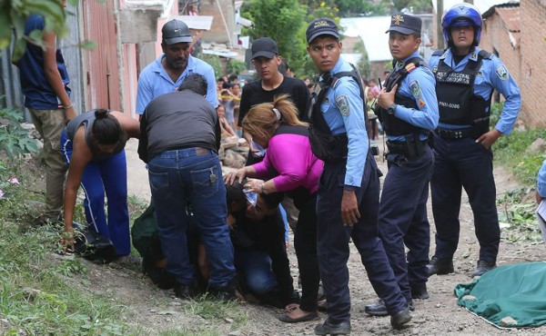 Ama de casa muere por una bala perdida en tiroteo entre pandilleros