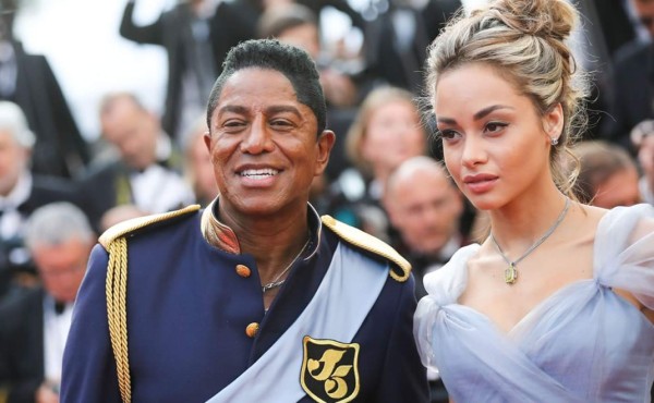 Jermaine Jackson, hermano de Michael Jackson, planea boda con joven 40 años menor que él