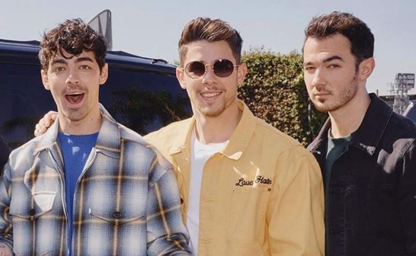 Jonas Brothers estrenan 'Sucker', una oda a las mujeres de sus vidas