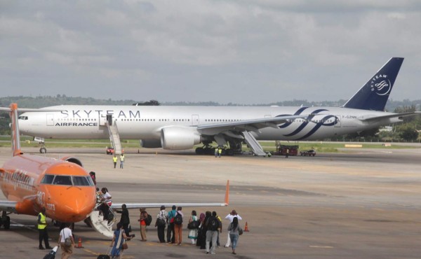 Aterriza de emergencia avión de Air France tras encontrar una bomba