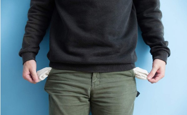 Endeudado a los 17 años por andar de enamorado