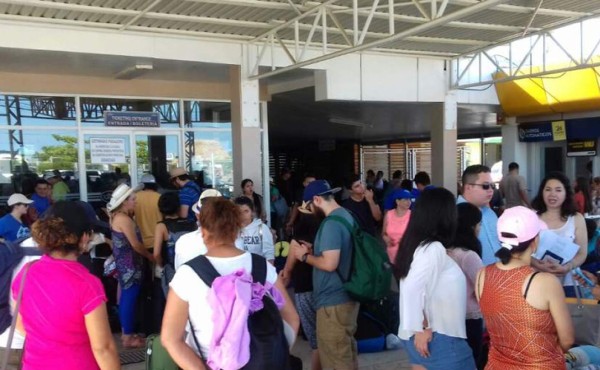 Inicia llegada de turistas salvadoreños al Caribe de Honduras