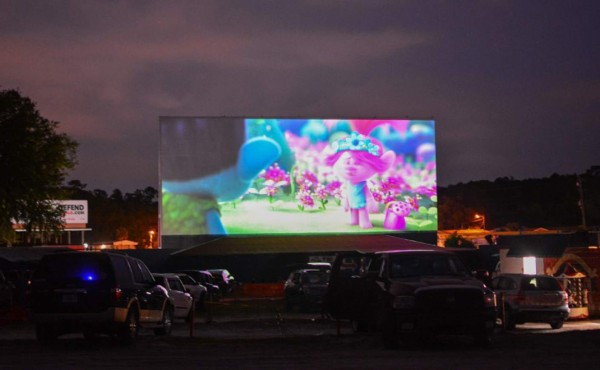 Un autocine en Florida revive la nostalgia gracias a la pandemia