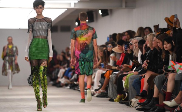Arranca la Semana de la Moda de Londres, bajo protestas