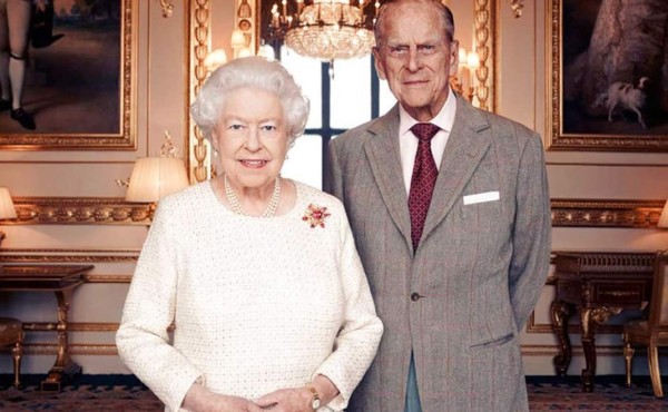 La reina Isabel II y el duque de Edimburgo cumplen 71 años de casados