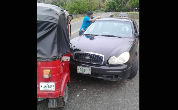 Dos heridos deja accidente en Santa Bárbara
