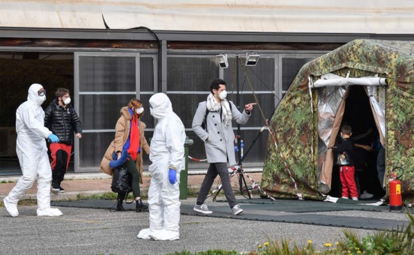 El coronavirus contamina también mercados en China y hace caer las bolsas