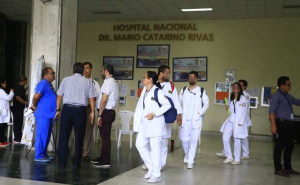 Especialistas del hospital Mario Rivas dan 3 días de plazo para abastecerlos de insumos
